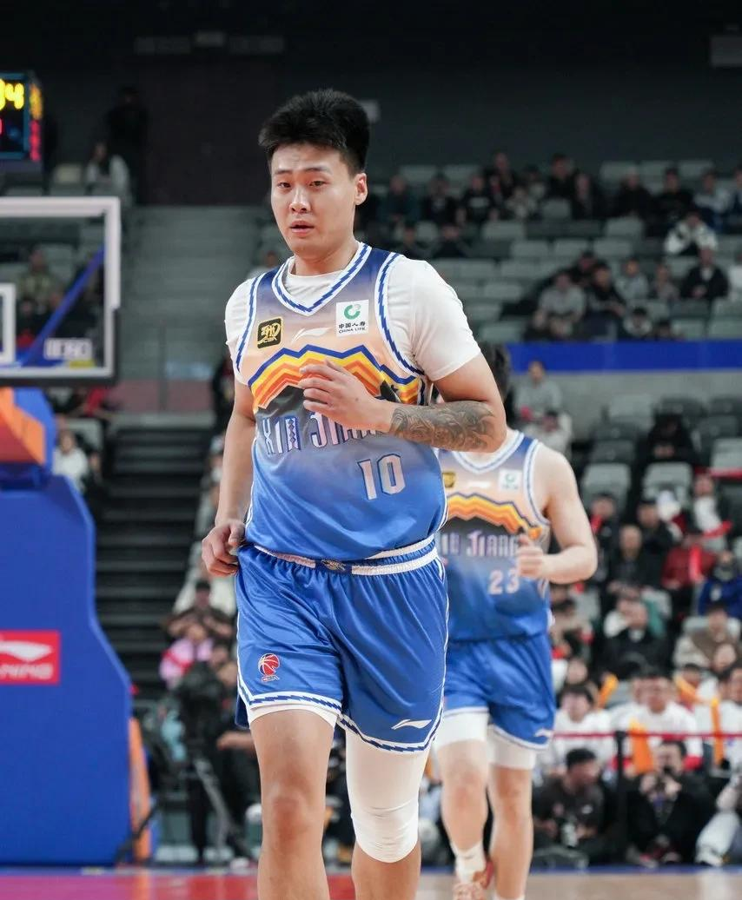 九游娱乐中心今晨里昂刷新队史纪录窗口期门兴格拉德巴赫主帅复盘，纽约尼克斯遗憾出局备战CBA常规赛看傻球迷的简单介绍